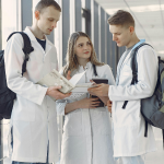 Τρεις νοσηλευτές συζητούν